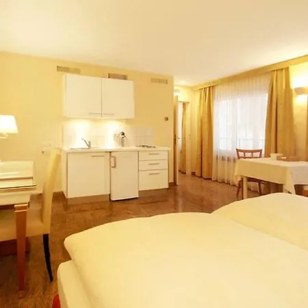 Depandance Garni Golf דירה *